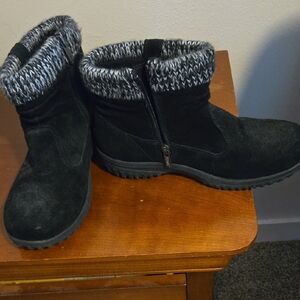 Cozy Black Winter Boots